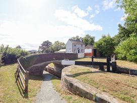 A bridge and lock gate near a house at Burgedin Locks Cottage Arddleen near Llandrinio