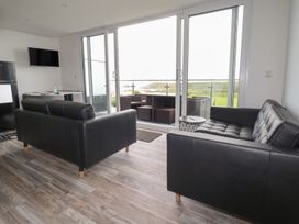 Beachview Apartment 4 - Cornwall - 1084763 - thumbnail photo 3