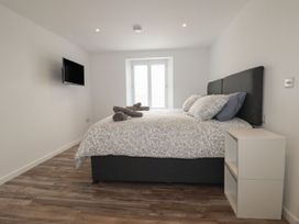Beachview Apartment 5 - Cornwall - 1084764 - thumbnail photo 6