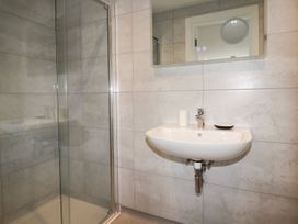 Beachview Apartment 5 - Cornwall - 1084764 - thumbnail photo 8