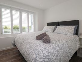 Beachview Apartment 5 - Cornwall - 1084764 - thumbnail photo 10