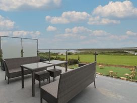 Beachview Apartment 6 - Cornwall - 1084765 - thumbnail photo 2