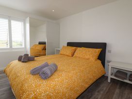Beachview Apartment 6 - Cornwall - 1084765 - thumbnail photo 8