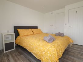 Beachview Apartment 6 - Cornwall - 1084765 - thumbnail photo 10