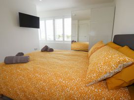 Beachview Apartment 6 - Cornwall - 1084765 - thumbnail photo 9