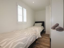 Beachview Apartment 6 - Cornwall - 1084765 - thumbnail photo 12