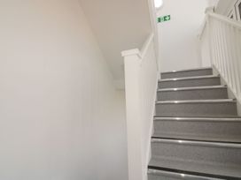 Beachview Apartment 6 - Cornwall - 1084765 - thumbnail photo 15