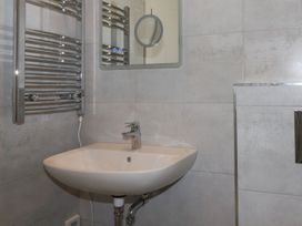Beachview Apartment 7 - Cornwall - 1084766 - thumbnail photo 12