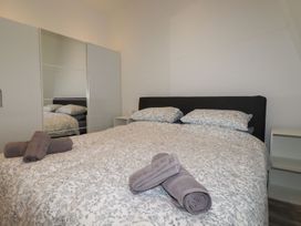 Beachview Apartment 8 - Cornwall - 1084767 - thumbnail photo 9