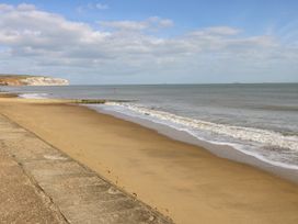 Station Avenue - Isle of Wight & Hampshire - 1084975 - thumbnail photo 2