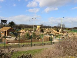 Station Avenue - Isle of Wight & Hampshire - 1084975 - thumbnail photo 30
