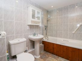 A bathroom with a bathtub, toilet, and sink at Low Dow Crag in Coniston