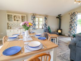 Acorn Lodge - Peak District - 1086364 - thumbnail photo 5