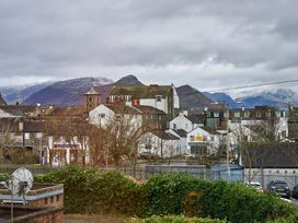 A view of buildings and mountains at Riverside Park 5 in Keswick