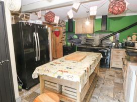 The Woodlands Lower Level - South Wales - 1086471 - thumbnail photo 18