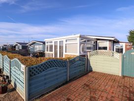 19 Grace Crescent - Lincolnshire - 1086843 - thumbnail photo 1