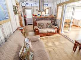 19 Grace Crescent - Lincolnshire - 1086843 - thumbnail photo 2