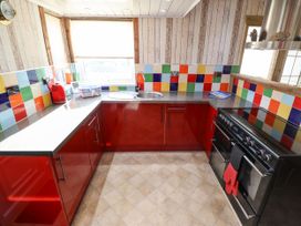 19 Grace Crescent - Lincolnshire - 1086843 - thumbnail photo 11