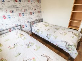 19 Grace Crescent - Lincolnshire - 1086843 - thumbnail photo 16