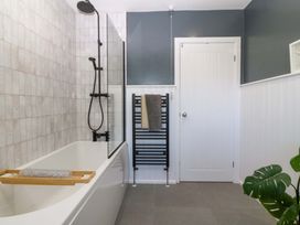 A bathroom with a bathtub and shower at Nyth Y Fran in Abersoch