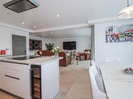 A kitchen and living room area with a television at 13 Cliff Edge in Newquay