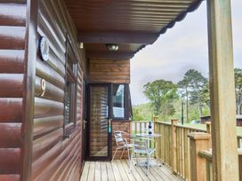 An outdoor area with a table and chairs at Bugle in Saltburn-By-The-Sea
