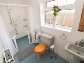 13 Lyndhurst Avenue - South Wales - 1088143 - thumbnail photo 17