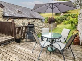 An outdoor space with a table and chairs at Beudy Penarddwnion in Rhydymain near Dolgellau