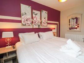 Apt 4 @ Hunter's Quay - North Yorkshire (incl. Whitby) - 1089072 - thumbnail photo 13