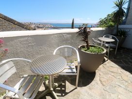 A terrace with chairs and a table at Heron in St Ives