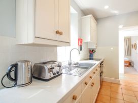 A kitchen with sink and appliances at Eddystone Hope Cove