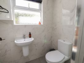 A bathroom with a sink and toilet at Bro Mebyd in Criccieth