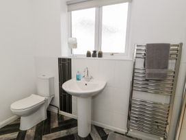 Stayanglesey - Anglesey - 1089398 - thumbnail photo 22