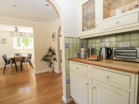 A kitchen with a table and chairs in the background at White Stones in Fulbrook, near Burford