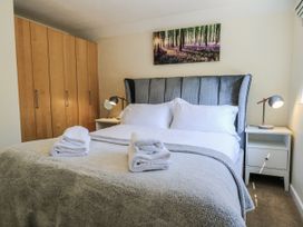 A bedroom with a bed and wardrobe at White Stones, Fulbrook, near Burford