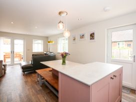 Daisy Tree Cottage - Lincolnshire - 1089972 - thumbnail photo 14