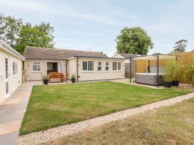 Daisy Tree Cottage - Lincolnshire - 1089972 - thumbnail photo 35