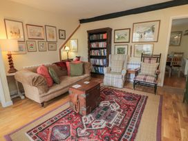 A living room with a sofa and armchairs at 4 Duck Street in Dorchester