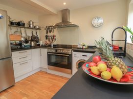 A kitchen with appliances and a fruit bowl at 4 Duck Street Dorchester