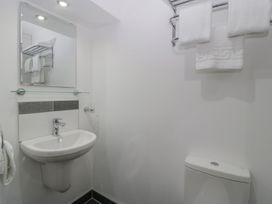 3 The Vaults - Somerset & Wiltshire - 1090521 - thumbnail photo 10