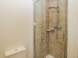 A bathroom with a shower and a toilet at Bell Garden in Stow-On-The-Wold