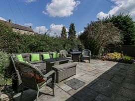 A garden with outdoor seating and a grill at Bell Garden in Stow-On-The-Wold