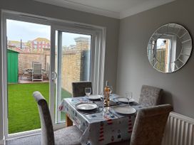 Beach View House - Dorset - 1091445 - thumbnail photo 7