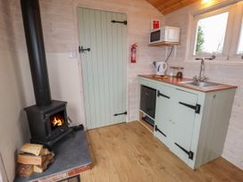 Aston - Shepherd Hut - Shropshire - 1091830 - thumbnail photo 4