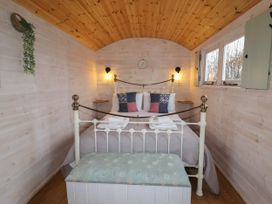 Aston - Shepherd Hut - Shropshire - 1091830 - thumbnail photo 6