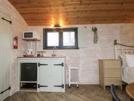 A snug with kitchenette and bed at Aston - Shepherd Hut in Aston On Clun
