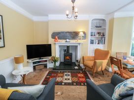 A living room with a fireplace and television at Maenllwyd Borth-Y-Gest near Porthmadog