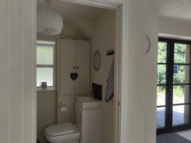 A bathroom with a toilet and sink at Islwyn in Llanuwchllyn near Bala