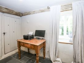 An office with a desk and computer at Islwyn, Llanuwchllyn near Bala