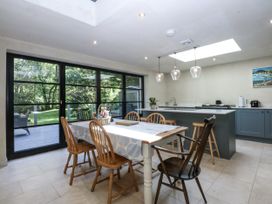 A kitchen with a dining table and chairs at Islwyn in Llanuwchllyn near Bala